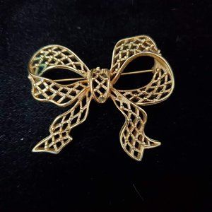 Vintage Monet Gold Tone Filigree Bow Brooch Pin